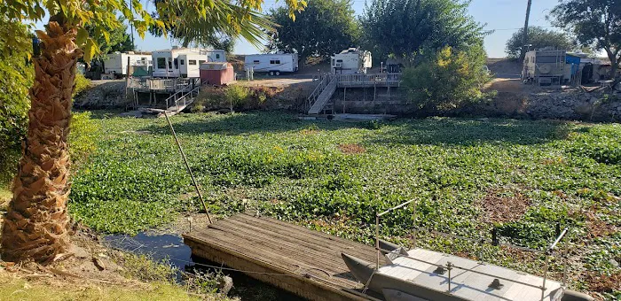 Islander Mobile Home Park Picture 3