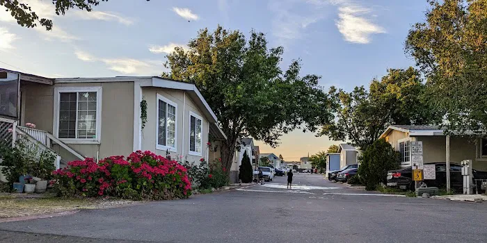 Walnut Grove Mobile Home Park Picture 2