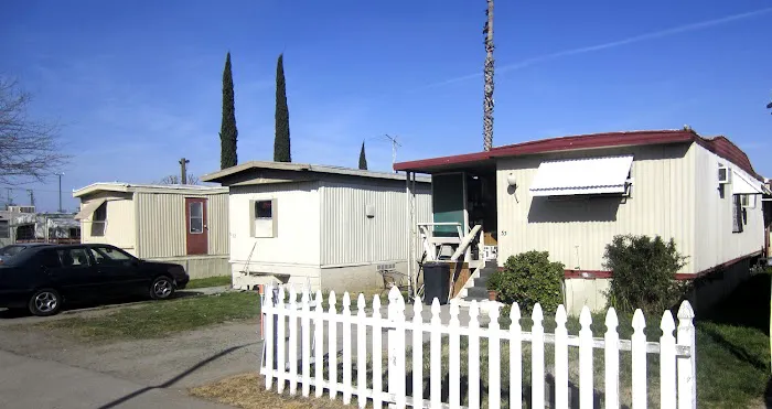 Charter Way Mobile Home Park Picture 3