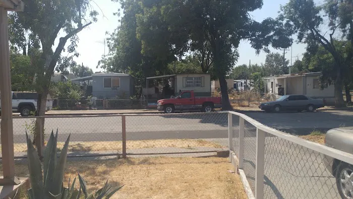 Bentley Trailer Park Picture 3