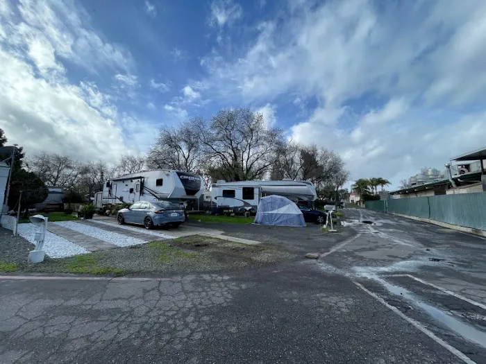 Sleepy Hollow Trailer Park Picture 3