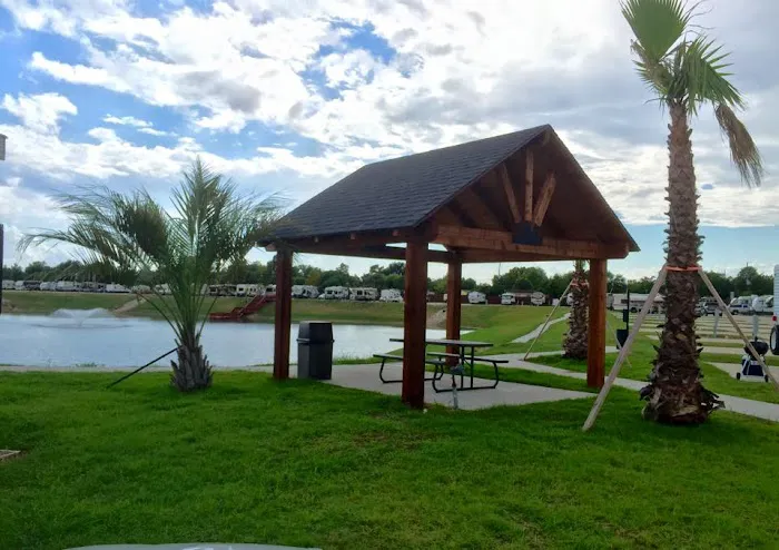 Katy Lake RV Resort Picture 2