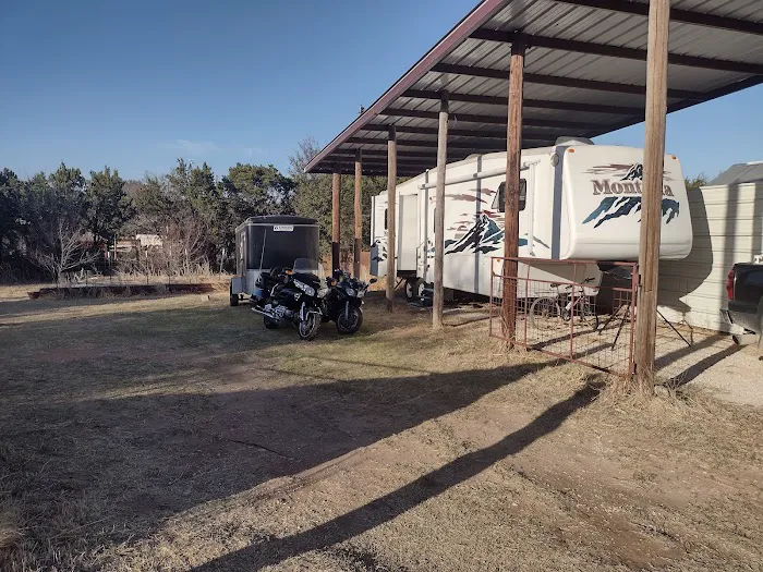 A&A covered RV park Picture 9