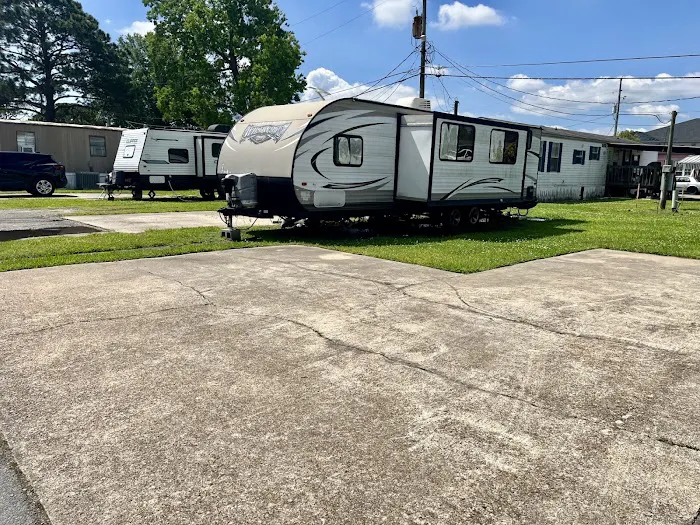 Meadowlark RV & Mobile Home Park Picture 4