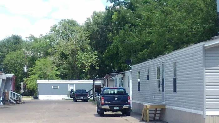 Meadowlark RV & Mobile Home Park Picture 7