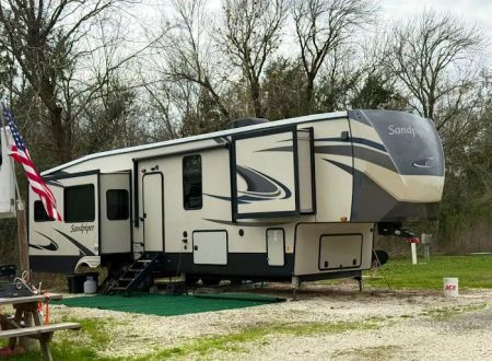 Sunrise Winnie RV Park & Storage