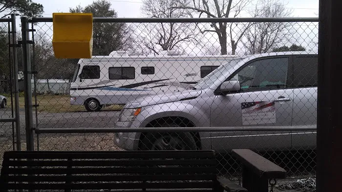 K & M MOBILE HOME & RV PARK Picture 3