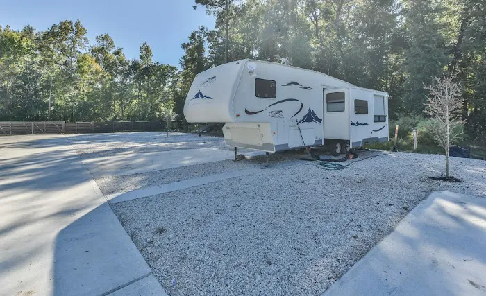 Plum Grove RV Park Picture 2