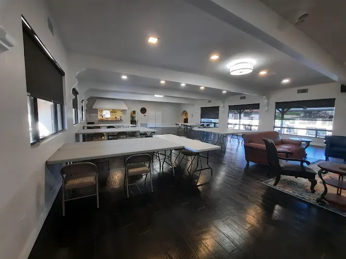 Corona Palms Mobile Home Park Picture 3