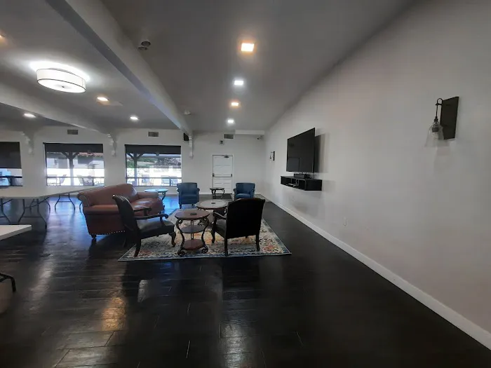 Corona Palms Mobile Home Park Picture 9