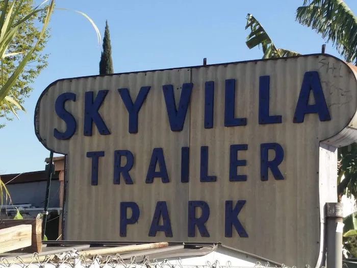 Sky Villa Trailer Park Picture 2