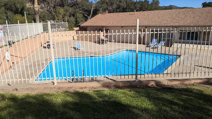 Valley Oaks Mobile Home Park Picture 2