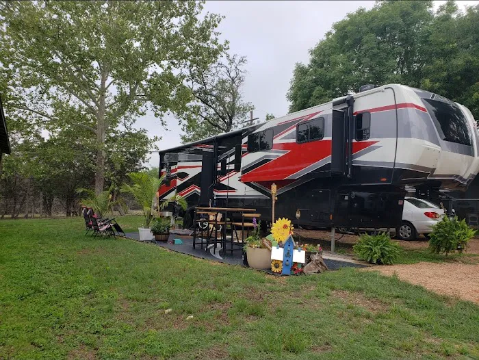 Ingram Lake RV Park Picture 7