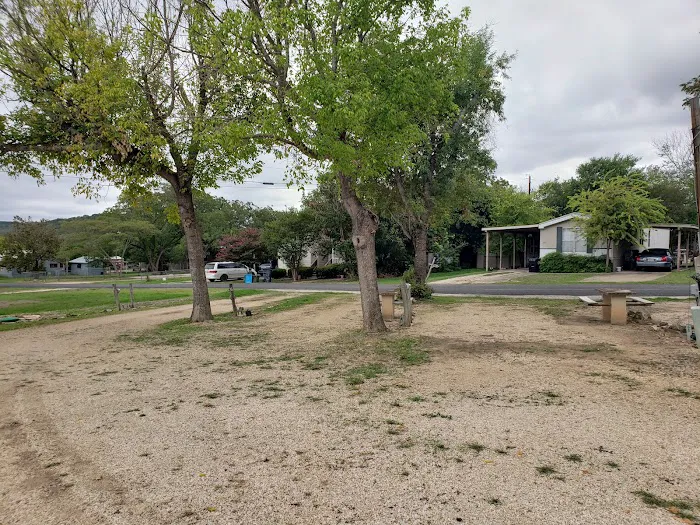 Ingram Lake RV Park Picture 6