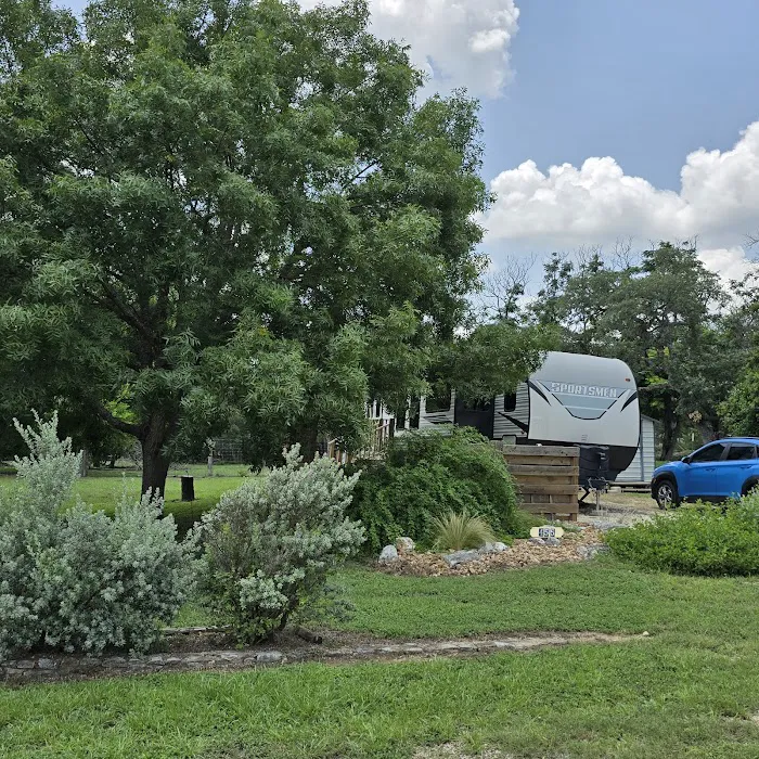 Ingram Lake RV Park Picture 8