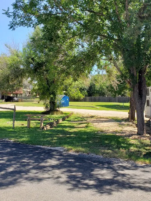 Ingram Lake RV Park Picture 10