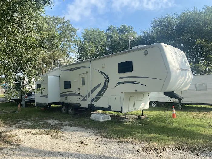 Pecan Grove RV Resorts Picture 2