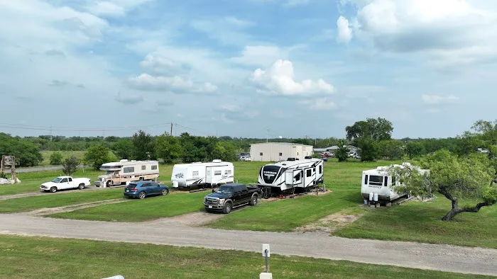 Spacious Country RV Park Picture 8