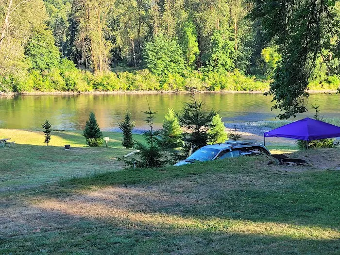 RiversEdge Lodge & RV Park Picture 8