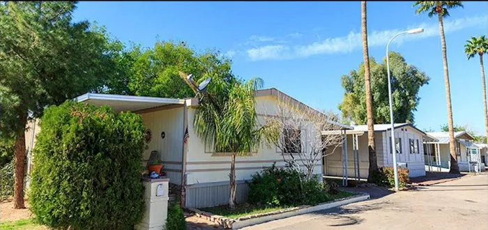 Royal Glen Mobile Home & RV Park Picture 9