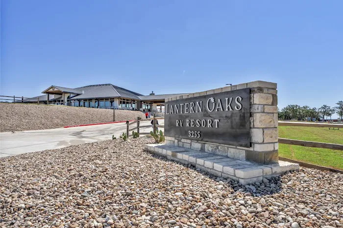Lantern Oaks RV Resort Picture 6