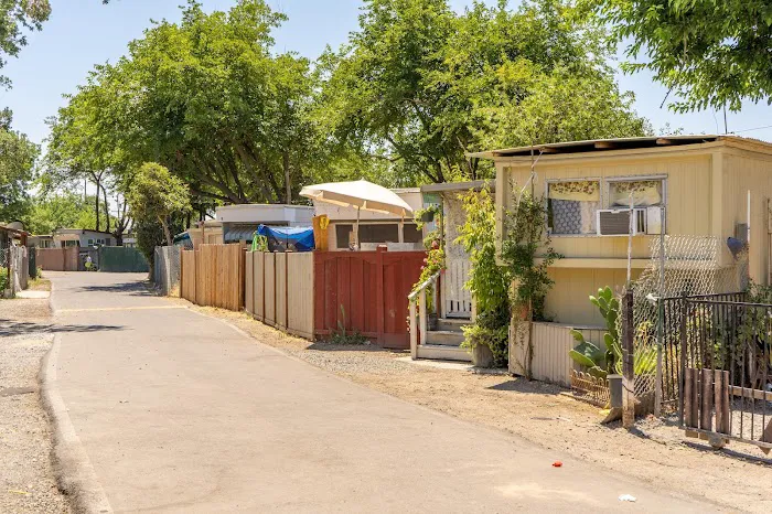 Big Wheel Mobile Home Park Picture 8