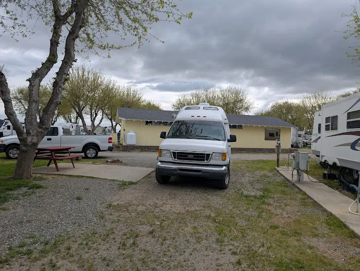 Happy Time RV Park Picture 4