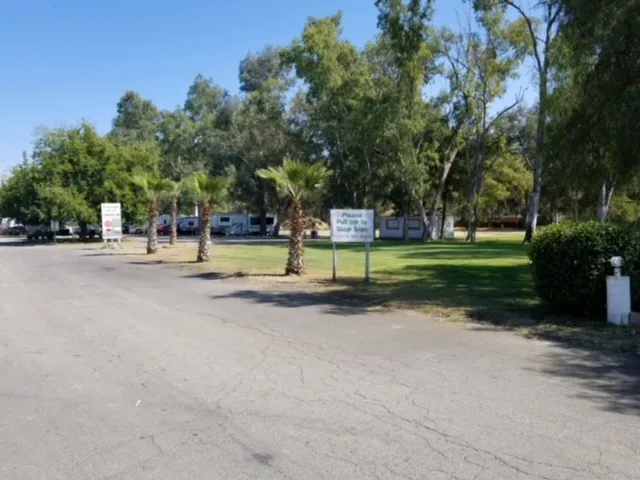 Campers Inn RV Park Picture 6