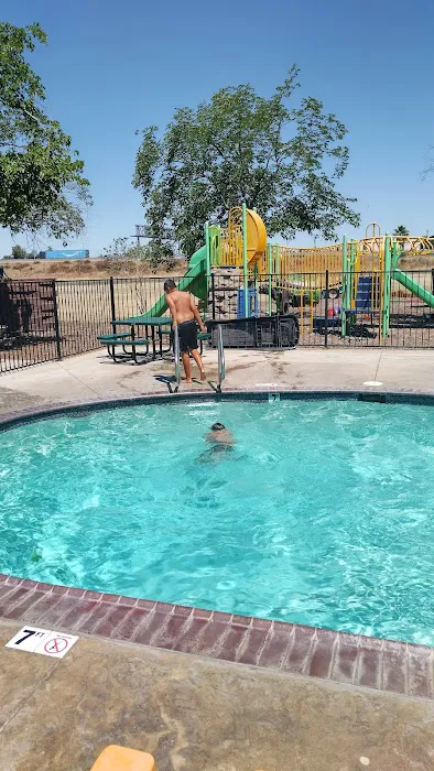 SacWest RV Park & Campground Picture 3