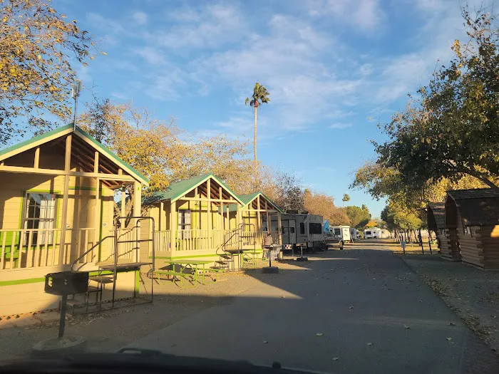 SacWest RV Park & Campground Picture 2