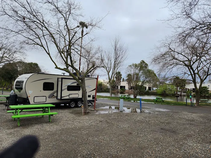 SacWest RV Park & Campground Picture 6