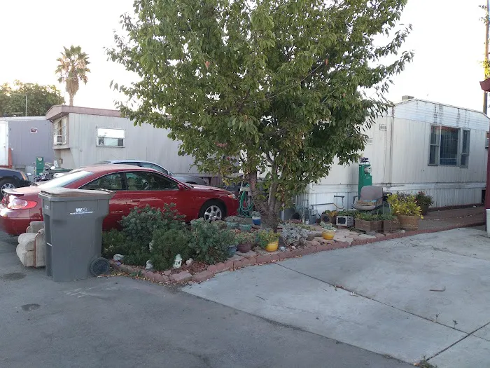 Capri Mobile Home Park Picture 3