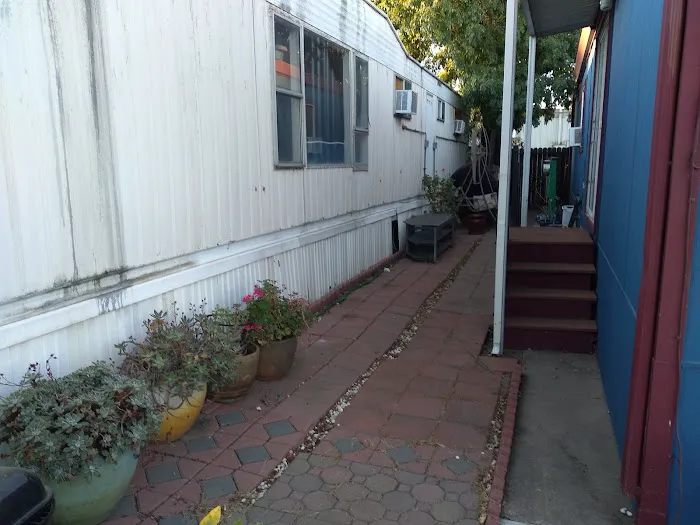 Capri Mobile Home Park Picture 4