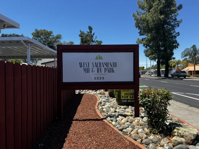 West Sacramento MH & RV Park Picture 5