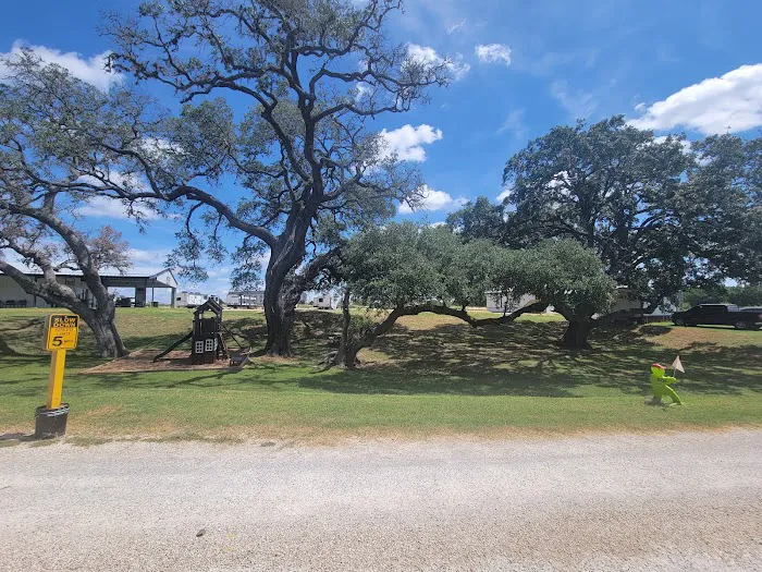 Schulenburg 3 Oaks RV Resort Picture 1