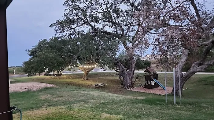 Schulenburg 3 Oaks RV Resort Picture 7
