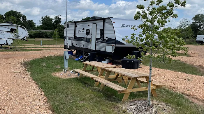 Under The Stars RV Park Picture 5