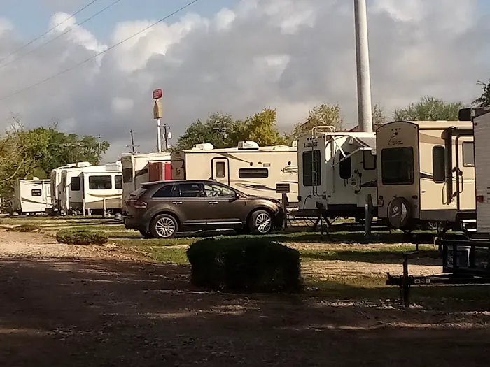 Columbus RV Park & Campground Picture 2