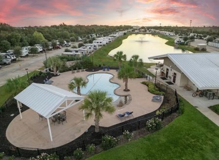 Highway 6 RV Resort by QRV