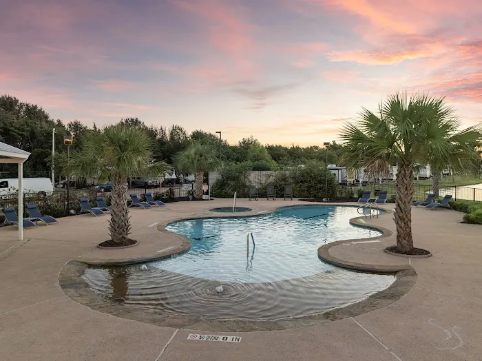 Highway 6 RV Resort by QRV Picture 6