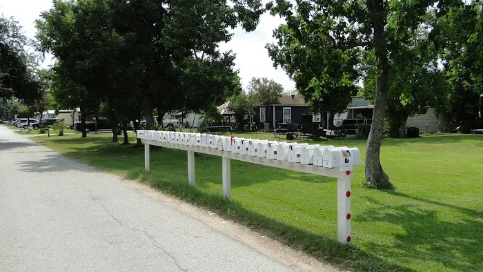 Suburban RV & Mobile Home Park Picture 2