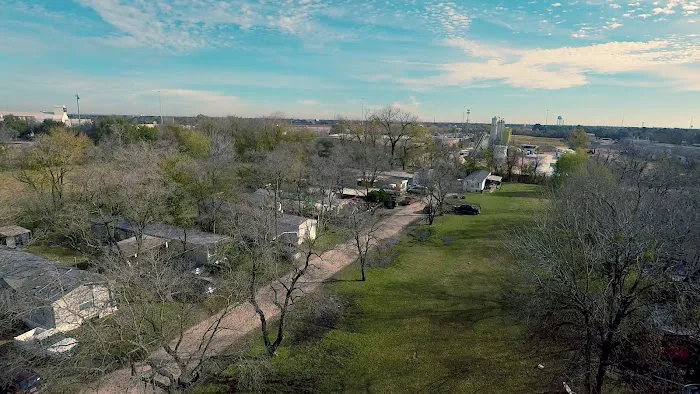 Suburban RV & Mobile Home Park Picture 4