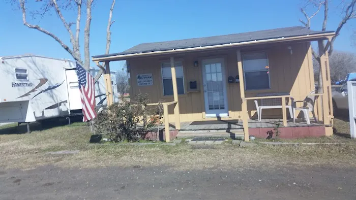 River City RV Park Picture 2