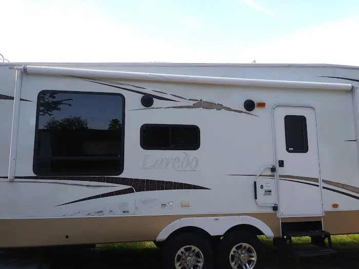Red Dot RV Park Picture 5