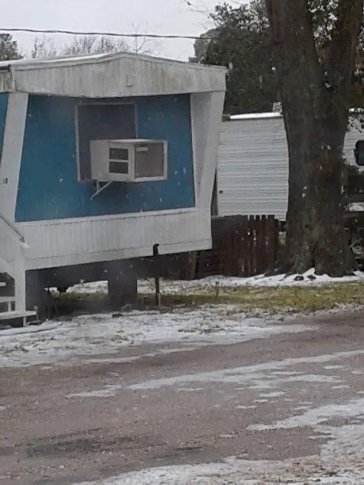 Alley Trailer Park Picture 9