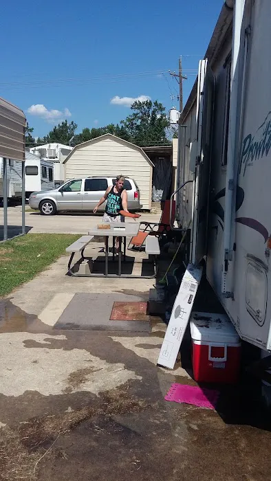 R & L RV Park Picture 2