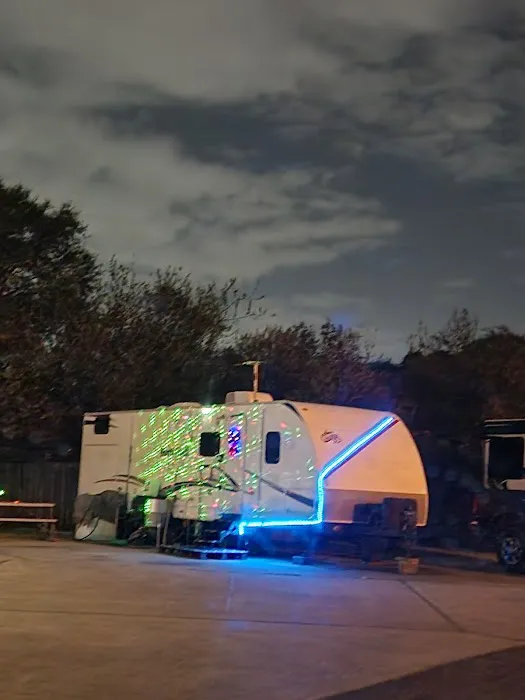 Groves RV Park Picture 2