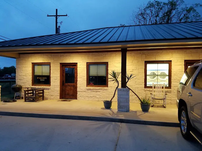 Groves RV Park Picture 3