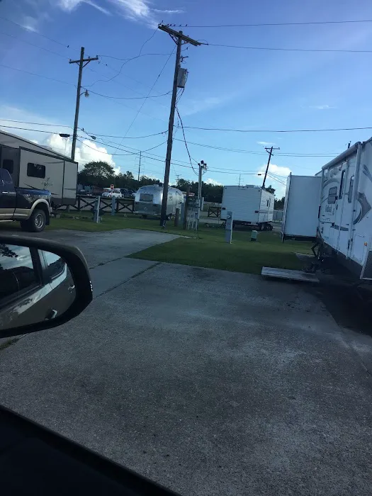 Groves RV Park Picture 5