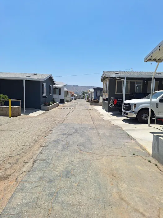 Jurupa hills mobile home park Picture 9